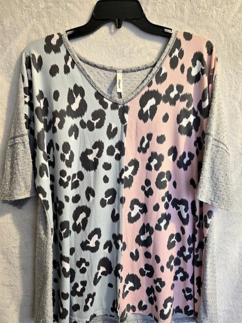 Lily Pad Leopard Print Pink & Gray Top Size 2X